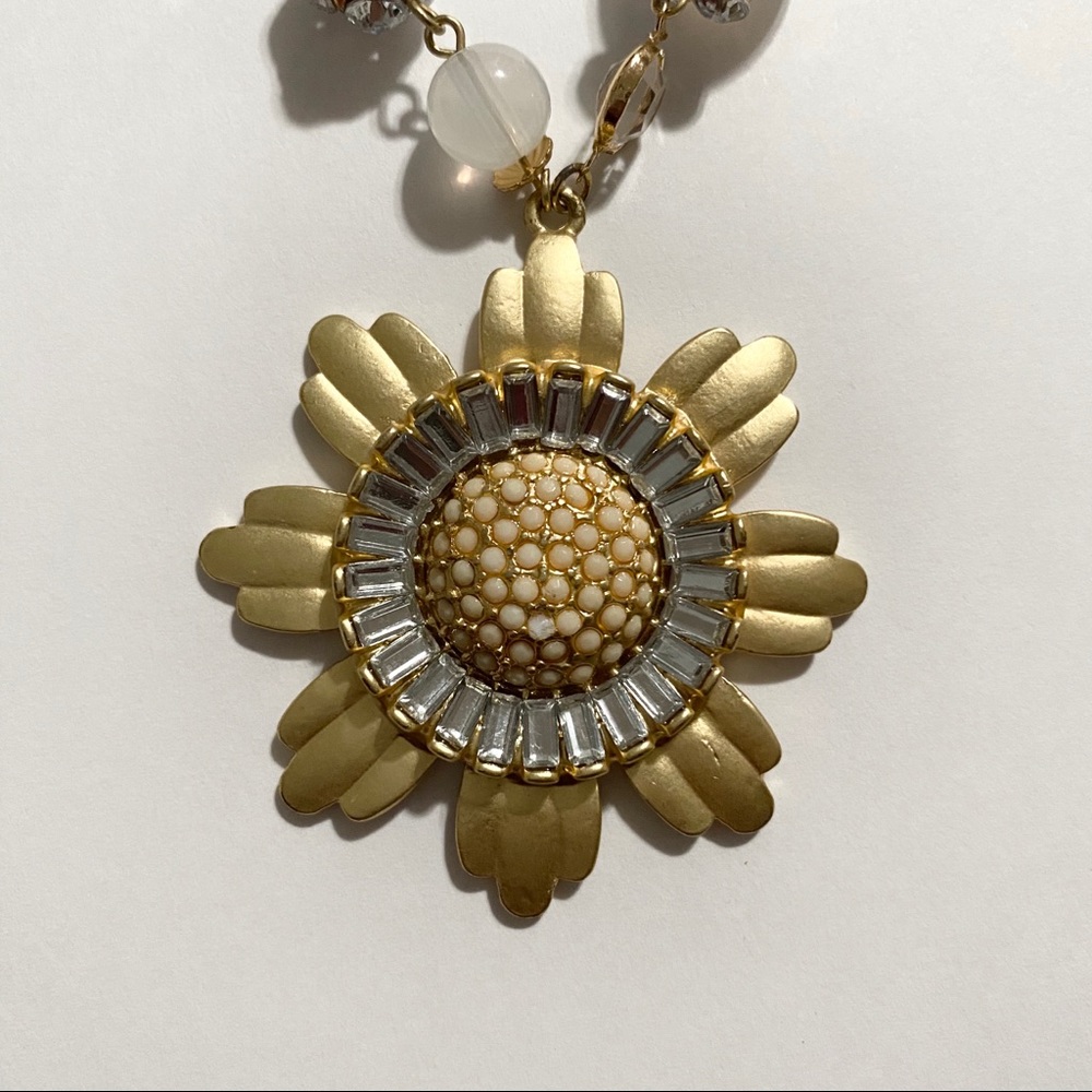 Flower Pendant Gold Chain Necklace - Picture 4 of 5
